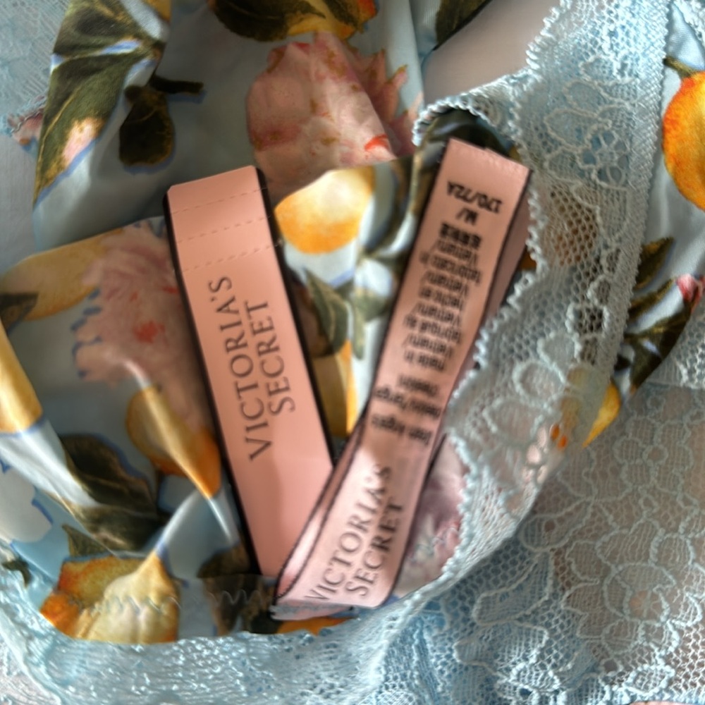 Victoria Secret Match Set - Picture 5 of 6